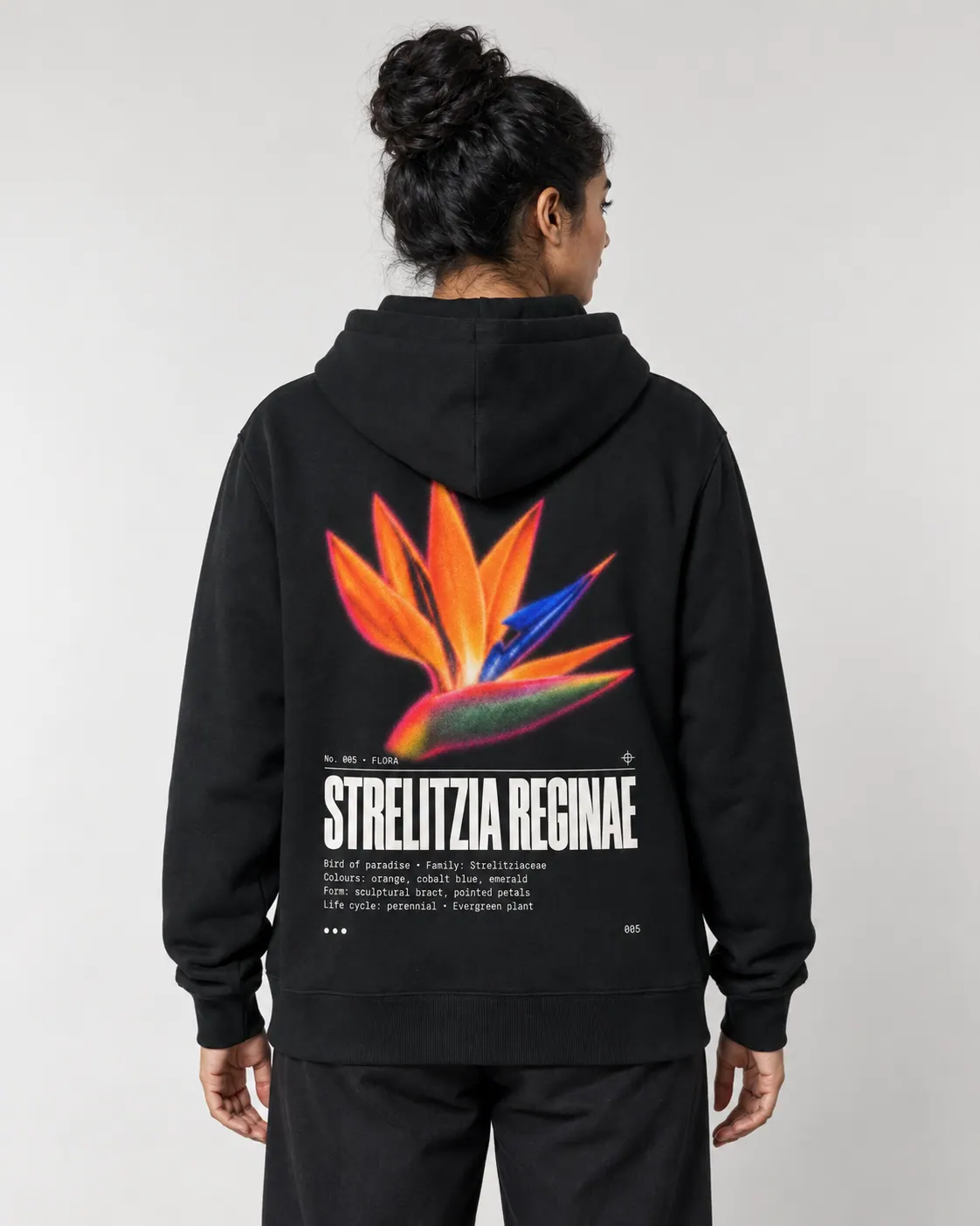 Strelitzia reginae, hoodie noir, porte