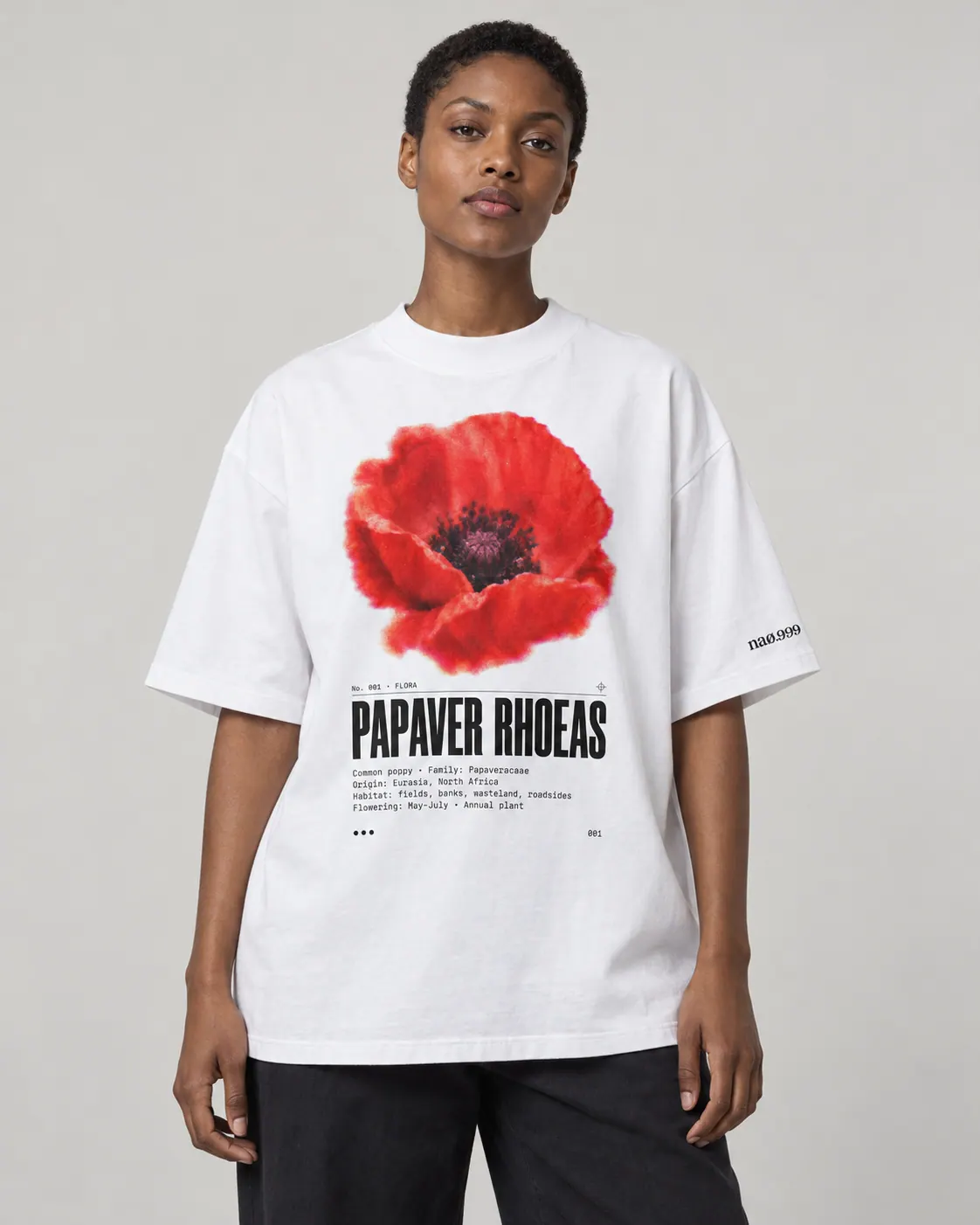 T-shirt blanc Papaver rhoeas, porté