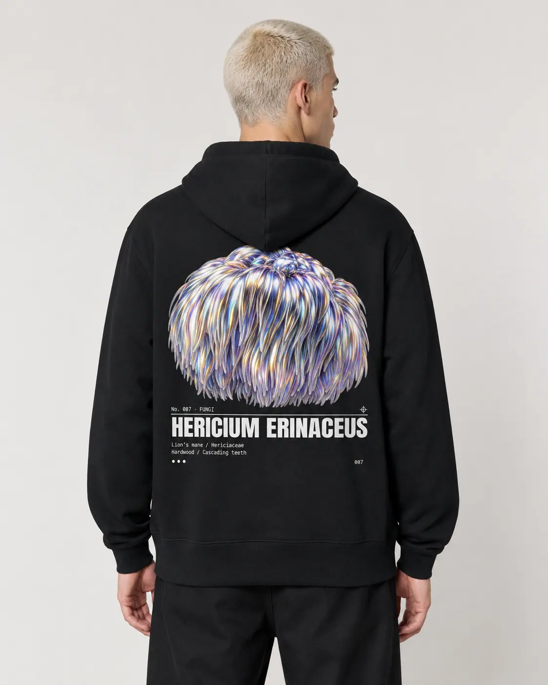 Hericium erinaceus, hoodie noir, porte