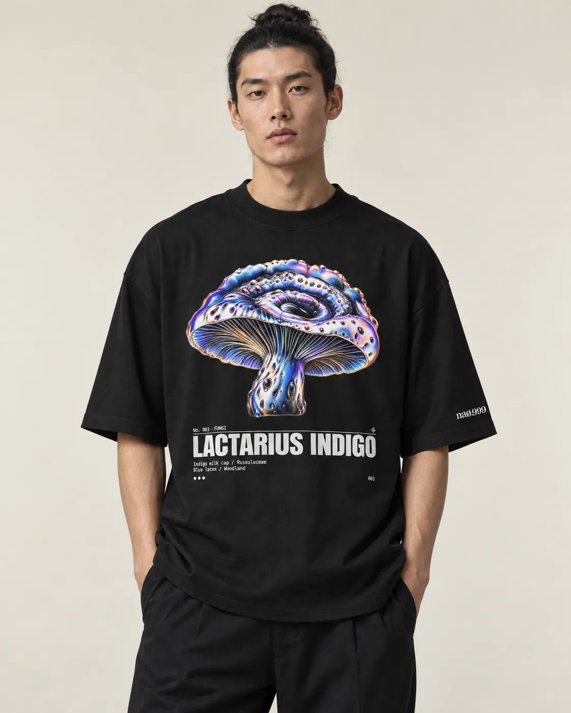 Lactarius indigo, t-shirt noir, porte